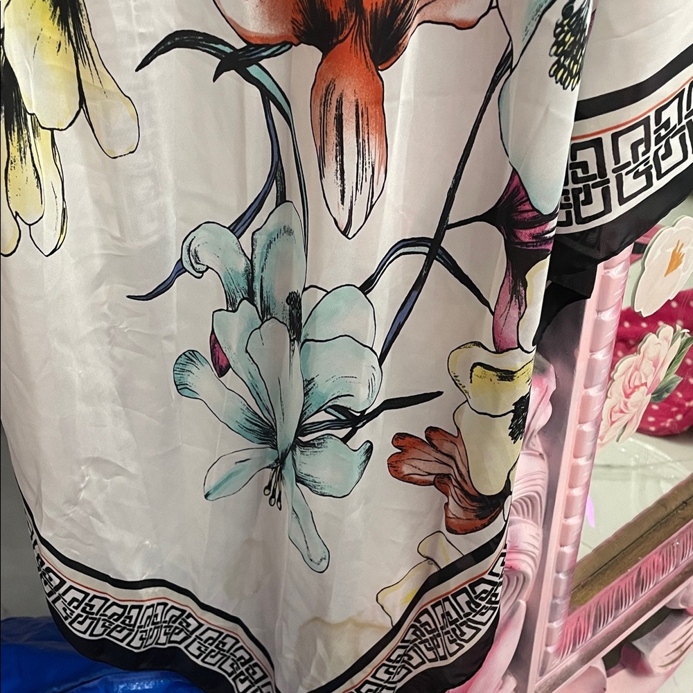 Source Unknown Floral Scarf in White and Orange - Picture 2 of 2
